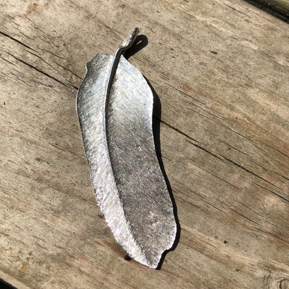 Vintage Bergere feather pendant